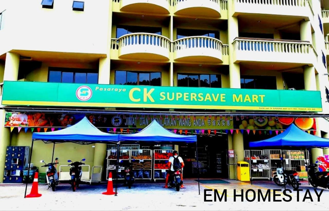 Em Homestay Pekan Pangkor Extérieur photo