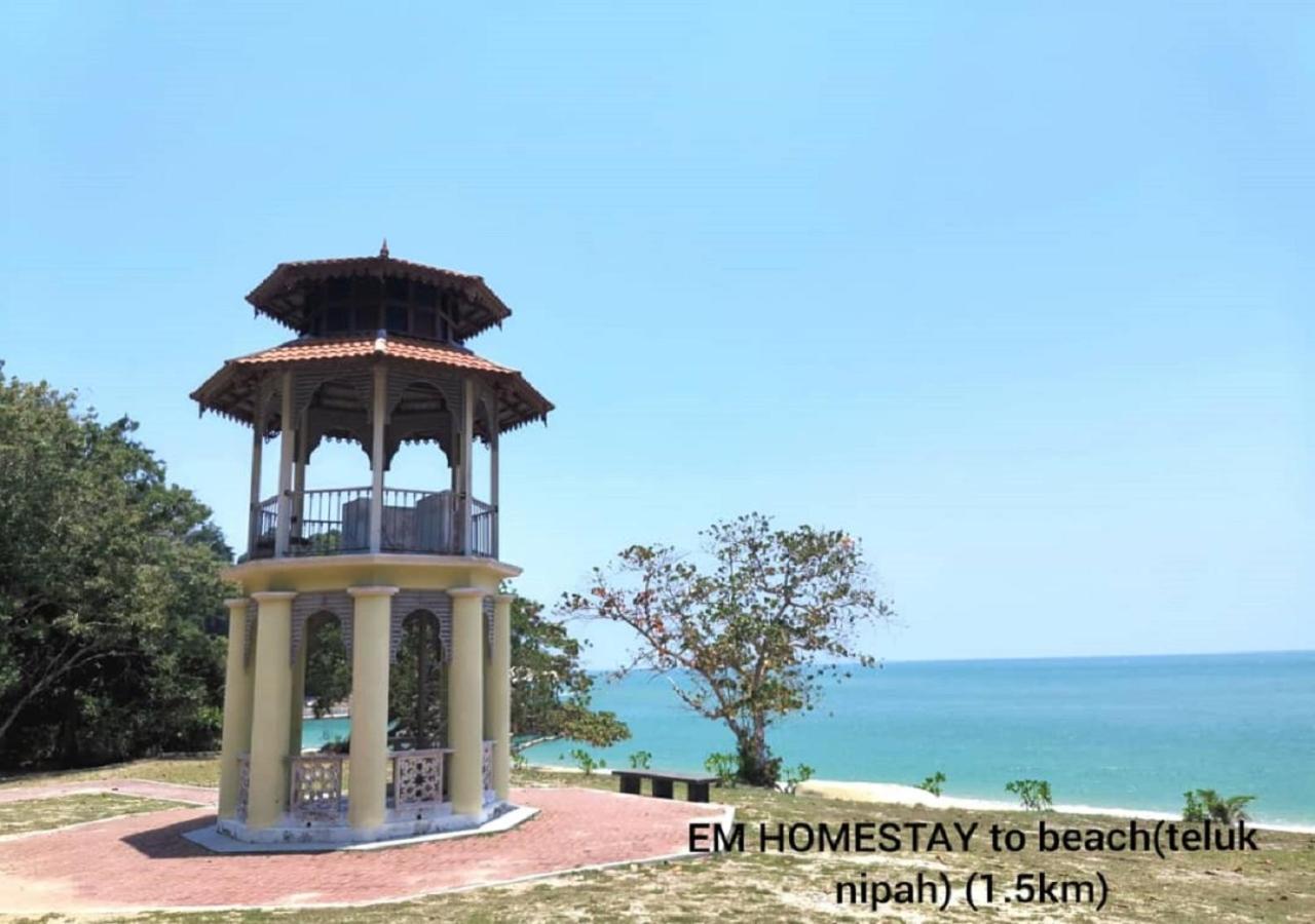 Em Homestay Pekan Pangkor Extérieur photo