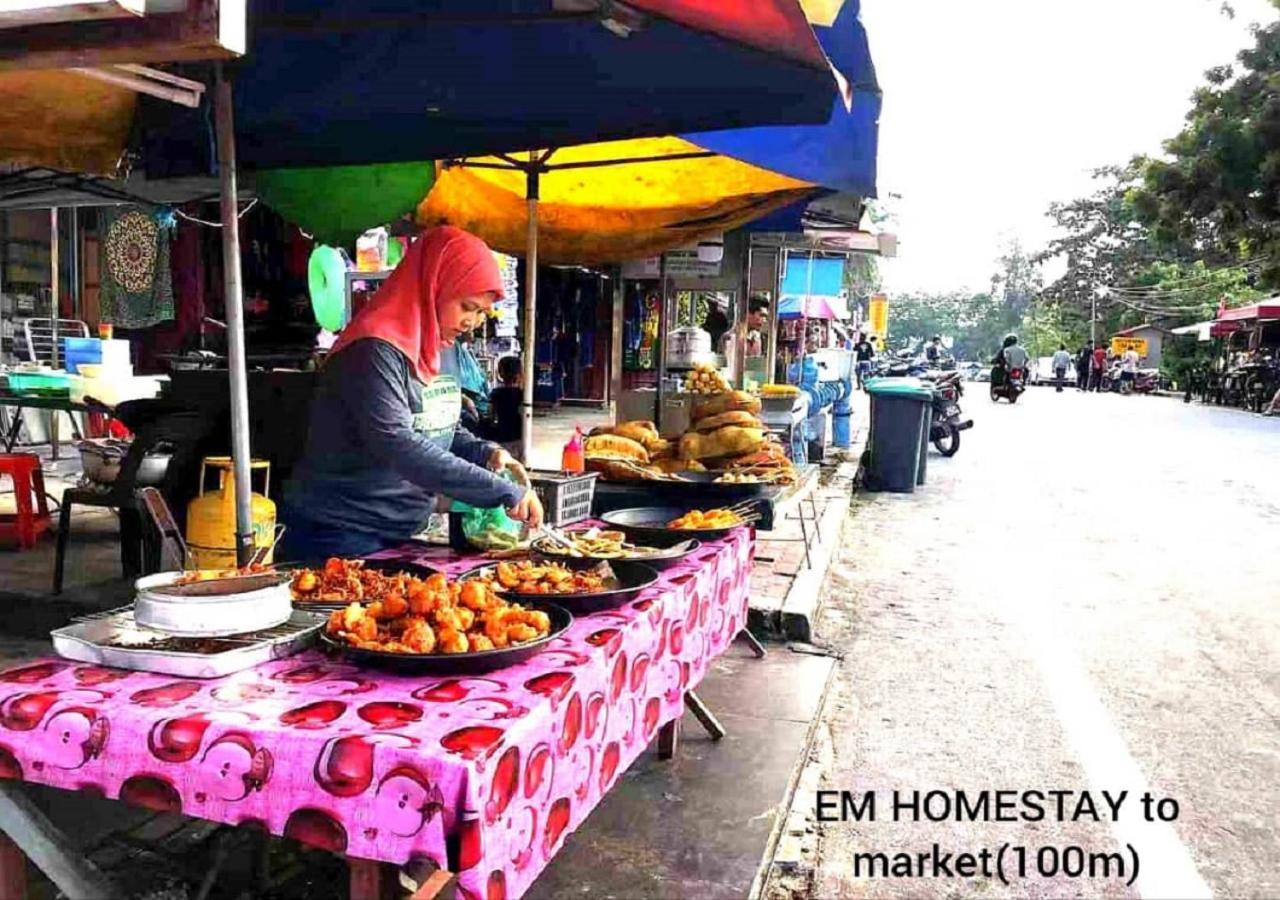 Em Homestay Pekan Pangkor Extérieur photo