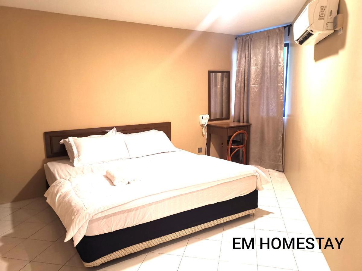 Em Homestay Pekan Pangkor Extérieur photo